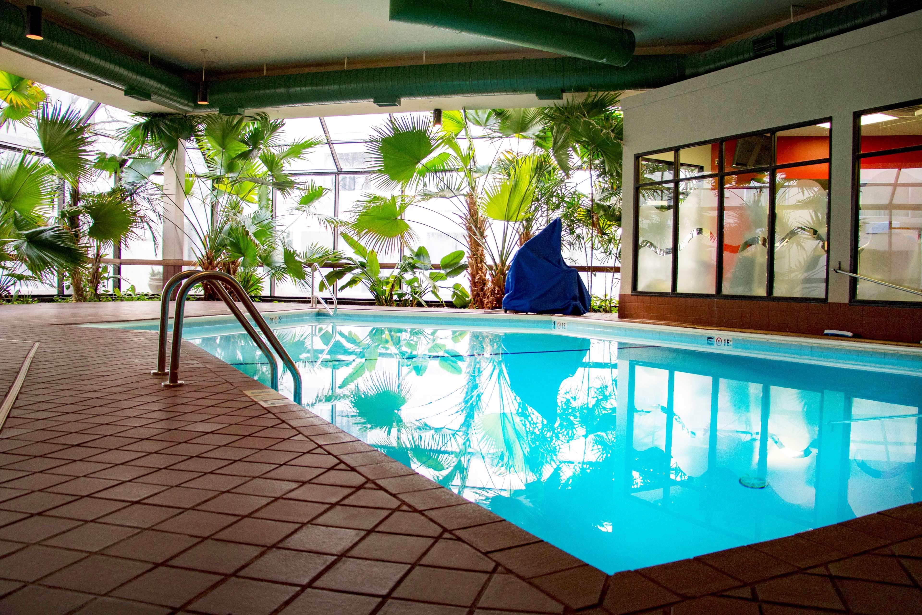 Doubletree By Hilton Wichita Airport Hotel Bagian luar foto