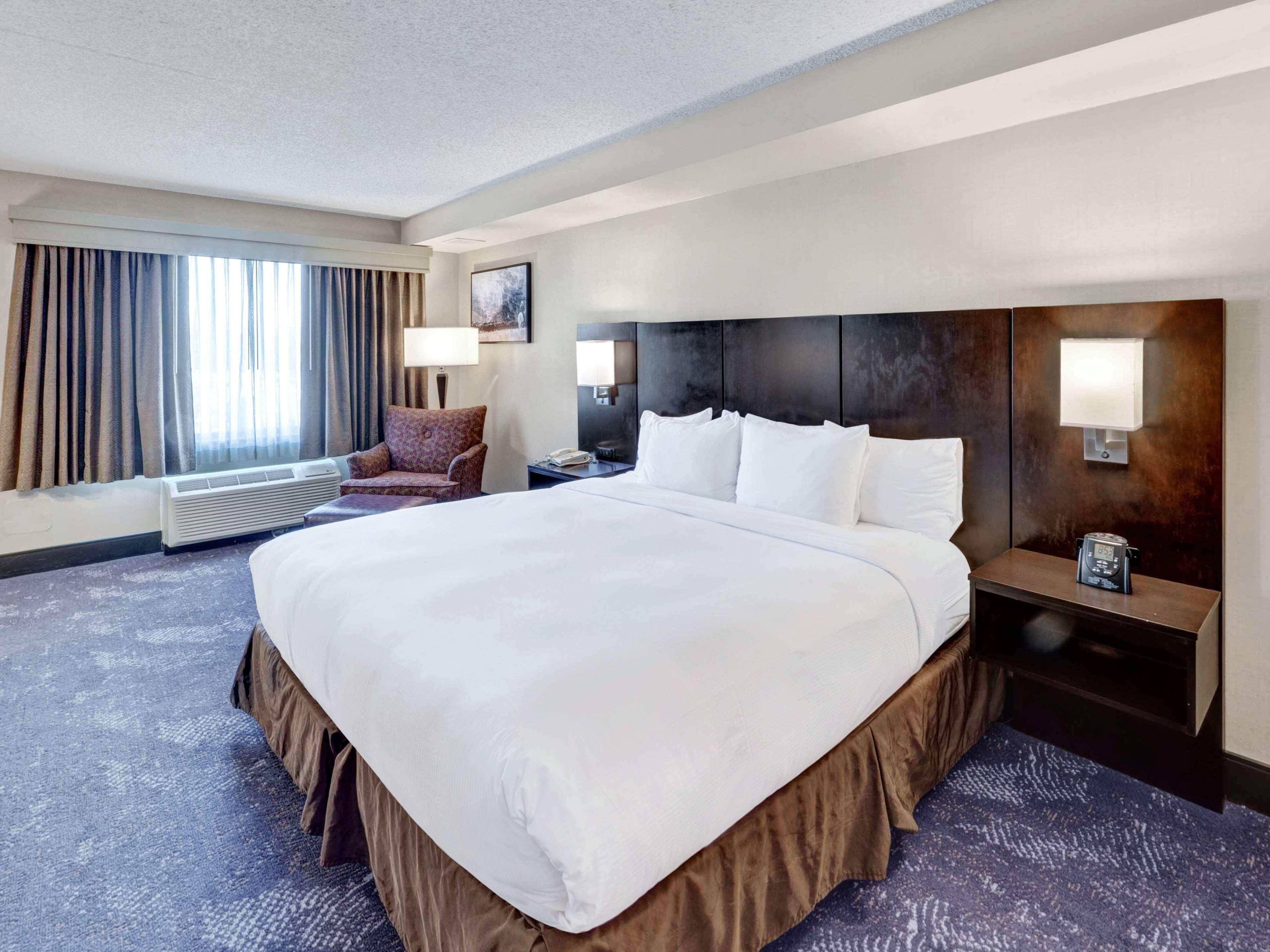 Doubletree By Hilton Wichita Airport Hotel Bagian luar foto