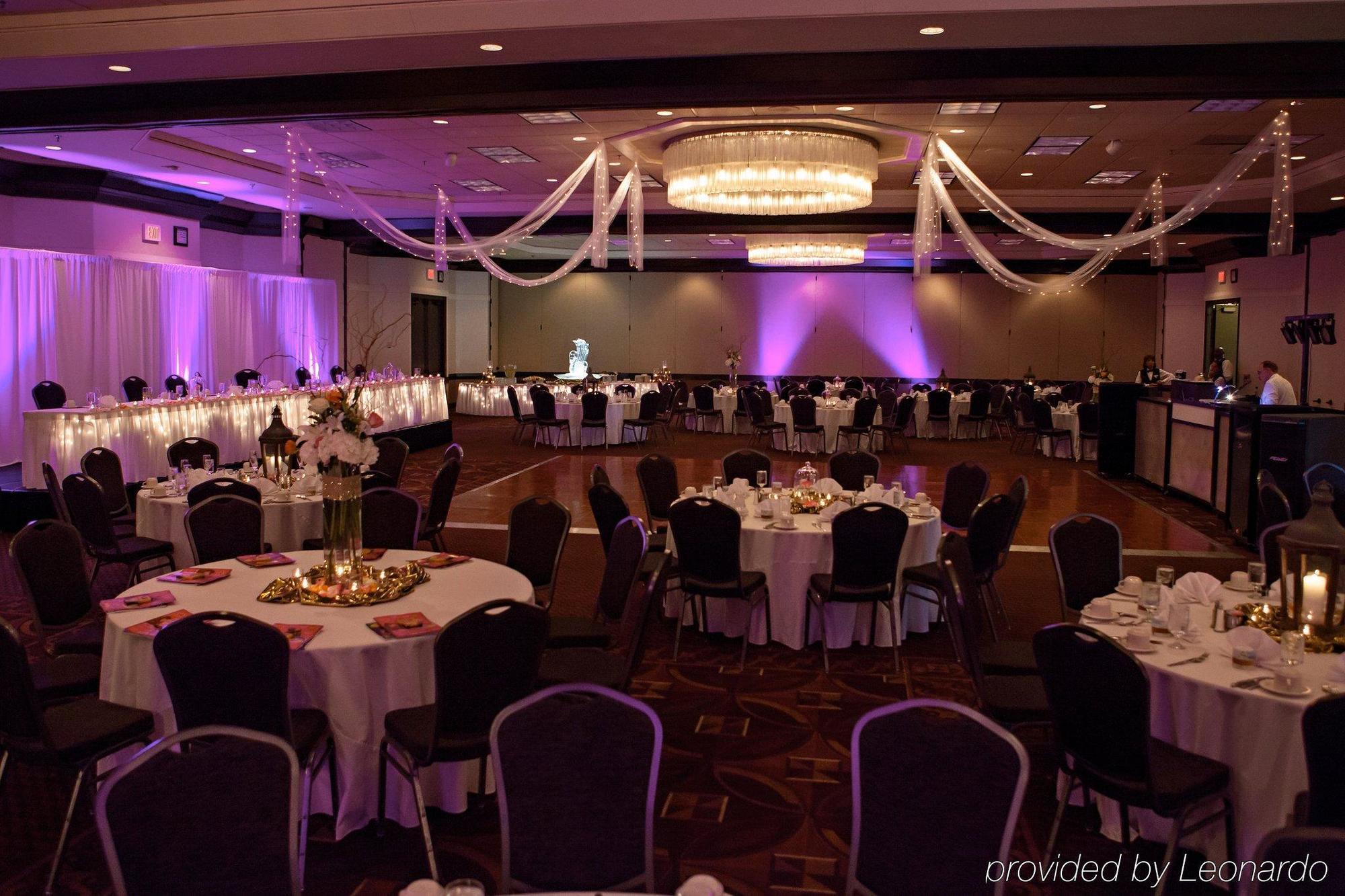 Doubletree By Hilton Wichita Airport Hotel Bagian luar foto