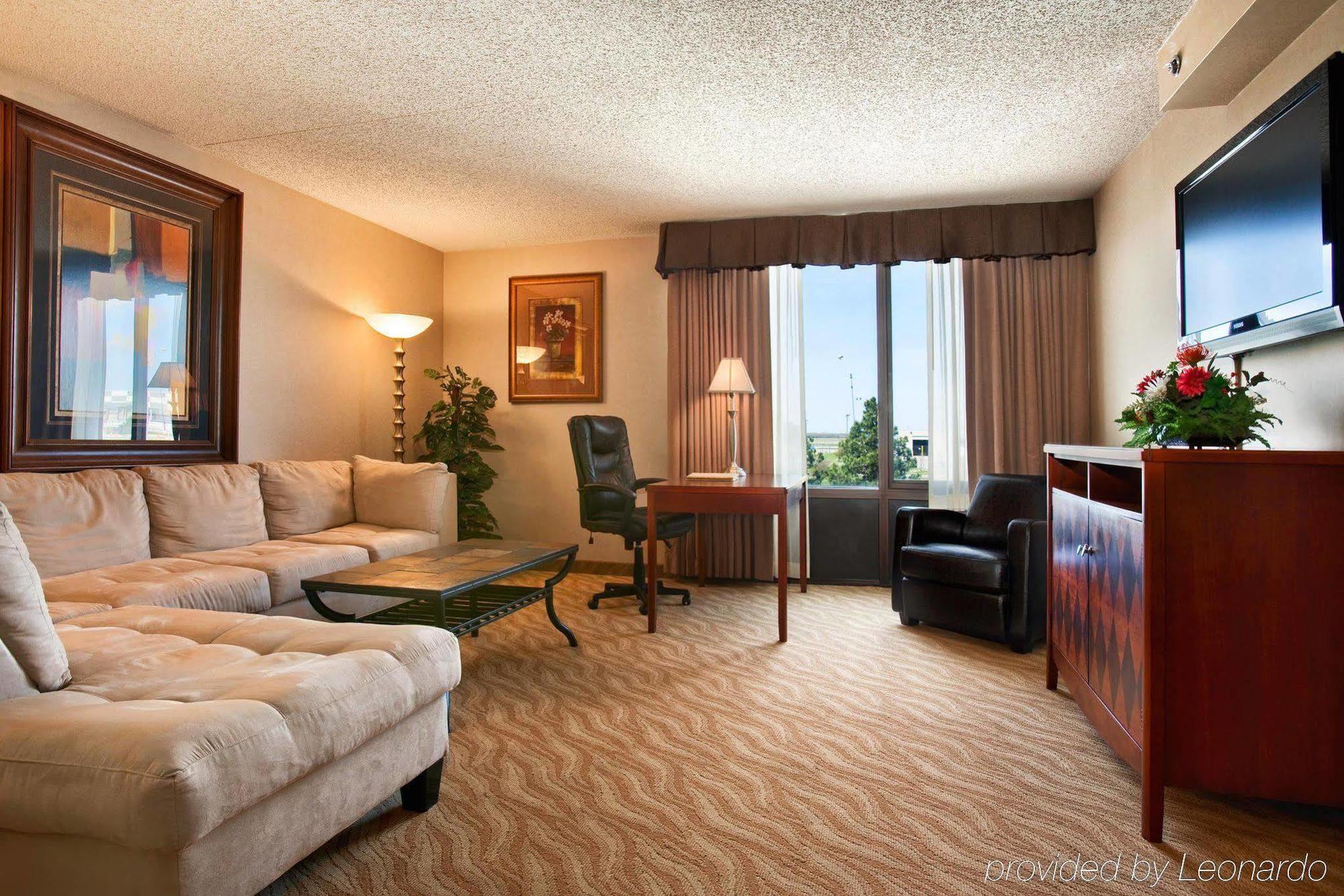 Doubletree By Hilton Wichita Airport Hotel Ruang foto