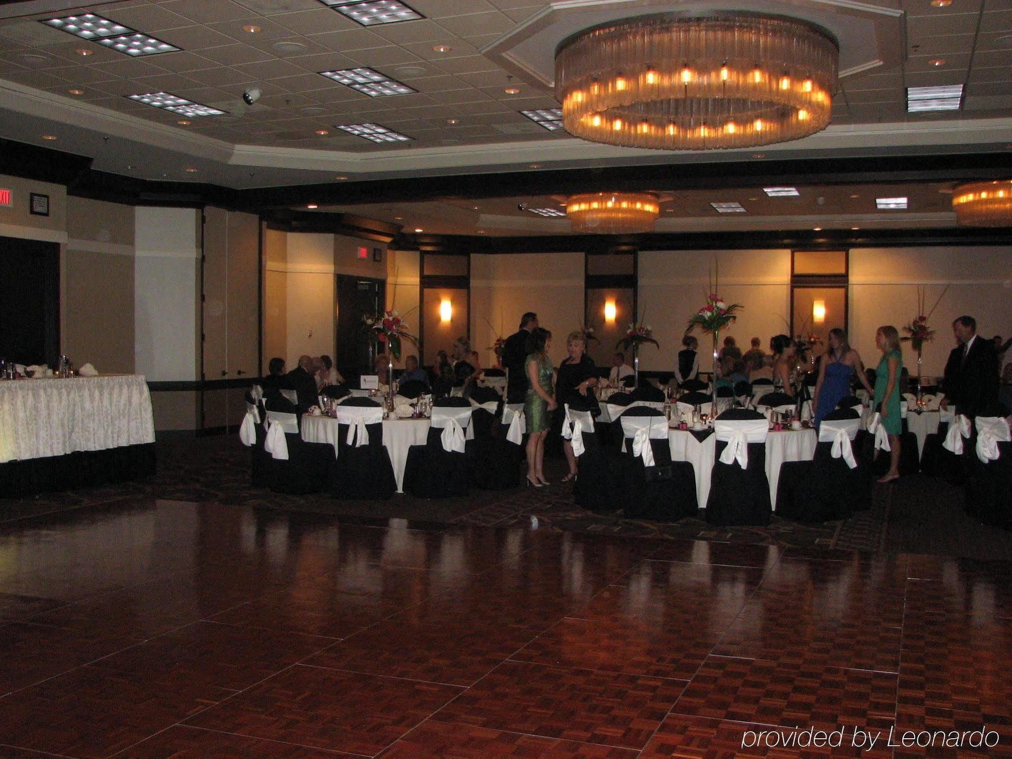 Doubletree By Hilton Wichita Airport Hotel Bagian luar foto